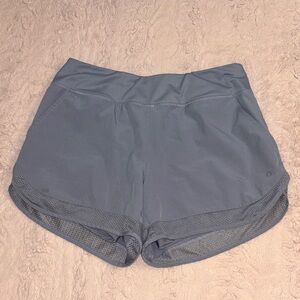 Layers shorts in size S